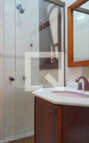 Casa à venda com 900m², 4 quartos e 7 vagas Casa à venda com 900m², 4 quartos e 7 vagasBanheiro da Suíte 2