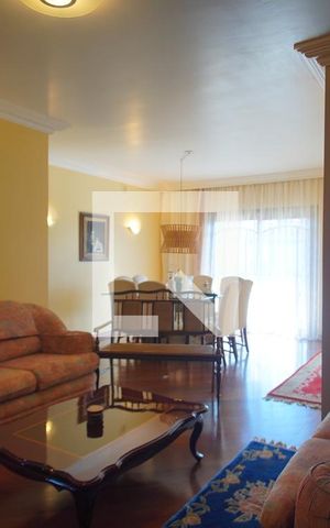 Casa à venda com 900m², 4 quartos e 7 vagas Casa à venda com 900m², 4 quartos e 7 vagasSala