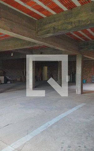 Casa à venda com 900m², 4 quartos e 7 vagas Casa à venda com 900m², 4 quartos e 7 vagasGaragem