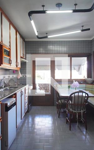 Casa à venda com 900m², 4 quartos e 7 vagas Casa à venda com 900m², 4 quartos e 7 vagasCozinha