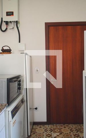 Casa à venda com 900m², 4 quartos e 7 vagas Casa à venda com 900m², 4 quartos e 7 vagasÁrea de Serviço