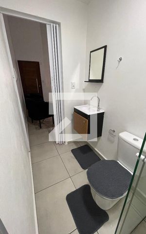 Casa para alugar com 33m², 1 quarto e 1 vaga Casa para alugar com 33m², 1 quarto e 1 vagaBanheiro