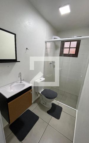 Casa para alugar com 33m², 1 quarto e 1 vaga Casa para alugar com 33m², 1 quarto e 1 vagaBanheiro