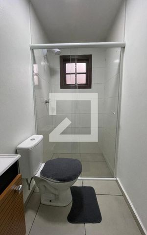Casa para alugar com 33m², 1 quarto e 1 vaga Casa para alugar com 33m², 1 quarto e 1 vagaBanheiro