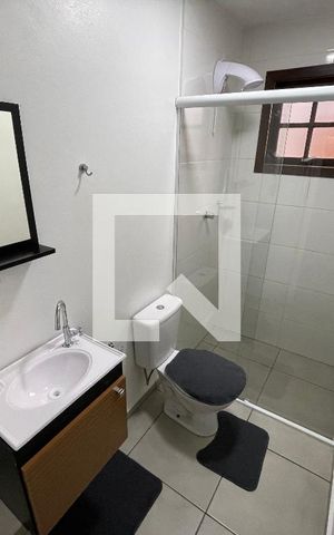 Casa para alugar com 33m², 1 quarto e 1 vaga Casa para alugar com 33m², 1 quarto e 1 vagaBanheiro