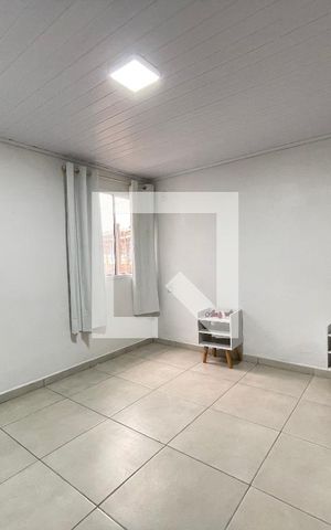 Casa para alugar com 33m², 1 quarto e 1 vaga Casa para alugar com 33m², 1 quarto e 1 vagaQuarto 1