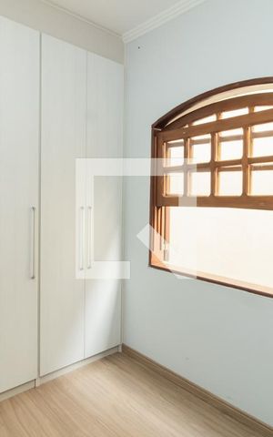 Casa à venda com 200m², 3 quartos e 3 vagas Casa à venda com 200m², 3 quartos e 3 vagasQuarto 2