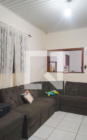 Casa à venda com 60m², 2 quartos e 3 vagas Casa à venda com 60m², 2 quartos e 3 vagasSala