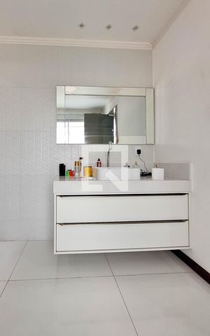 Casa à venda com 350m², 5 quartos e 1 vaga Casa à venda com 350m², 5 quartos e 1 vagaBanheiro da Suíte 1