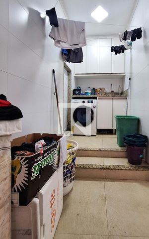 Casa à venda com 350m², 5 quartos e 1 vaga Casa à venda com 350m², 5 quartos e 1 vagaÁrea de Serviço