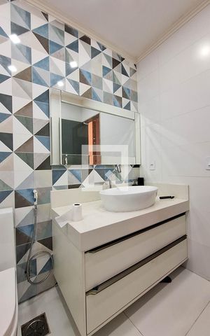 Casa à venda com 350m², 5 quartos e 1 vaga Casa à venda com 350m², 5 quartos e 1 vagaBanheiro Social