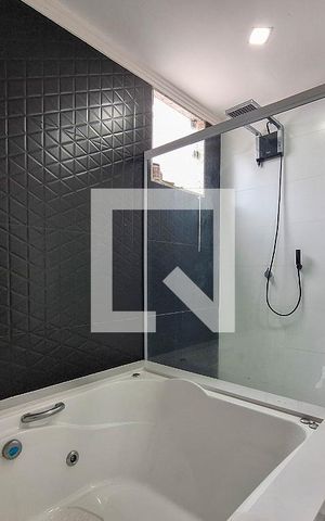 Casa à venda com 350m², 5 quartos e 1 vaga Casa à venda com 350m², 5 quartos e 1 vagaBanheiro da Suíte 1