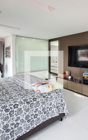 Casa à venda com 350m², 5 quartos e 1 vaga Casa à venda com 350m², 5 quartos e 1 vagaSuíte 5
