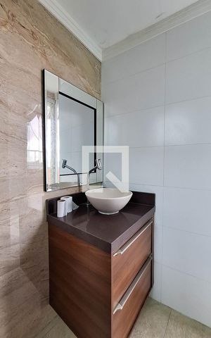 Casa à venda com 350m², 5 quartos e 1 vaga Casa à venda com 350m², 5 quartos e 1 vagaLavabo