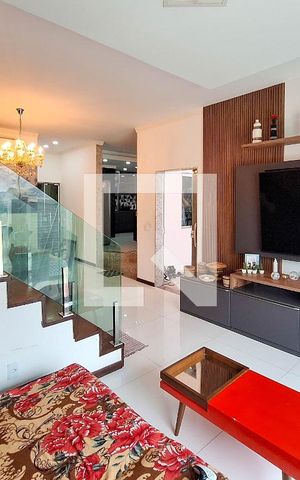 Casa à venda com 350m², 5 quartos e 1 vaga Casa à venda com 350m², 5 quartos e 1 vagaSala
