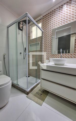 Casa à venda com 350m², 5 quartos e 1 vaga Casa à venda com 350m², 5 quartos e 1 vagaBanheiro da Suíte 3