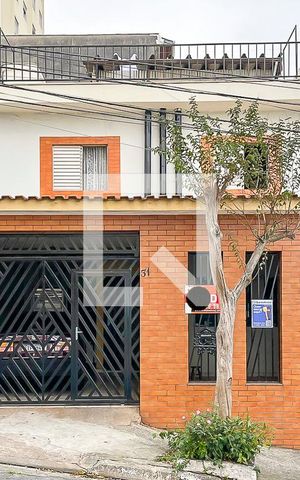 Casa à venda com 200m², 3 quartos e 2 vagasFachada + plaquinha