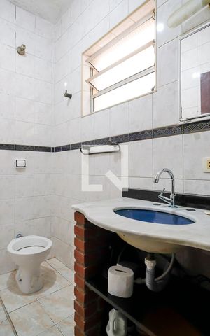 Casa à venda com 200m², 3 quartos e 2 vagasBanheiro 1