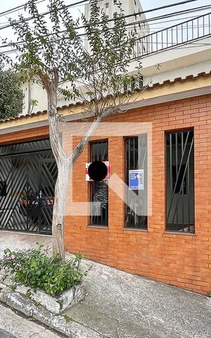 Casa à venda com 200m², 3 quartos e 2 vagasFachada + plaquinha