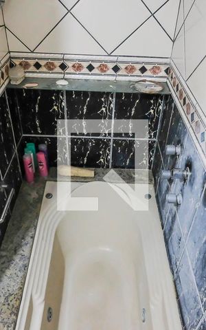 Casa à venda com 200m², 3 quartos e 2 vagasBanheiro 2