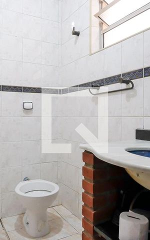 Casa à venda com 200m², 3 quartos e 2 vagasBanheiro 1