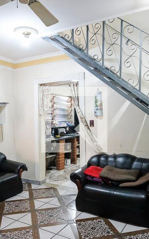 Casa à venda com 200m², 3 quartos e 2 vagasSala