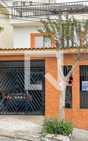 Casa à venda com 200m², 3 quartos e 2 vagasFachada + plaquinha