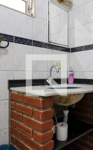 Casa à venda com 200m², 3 quartos e 2 vagasBanheiro 1