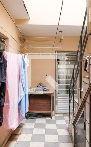 Casa à venda com 200m², 3 quartos e 2 vagasÁrea de serviço