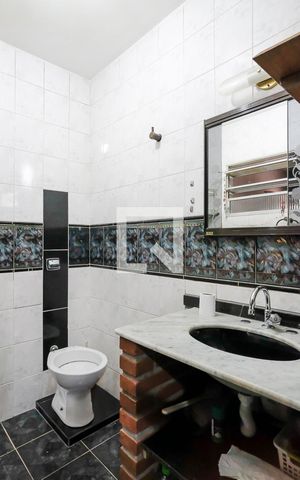 Casa à venda com 200m², 3 quartos e 2 vagasBanheiro da suíte