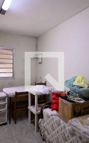 Casa à venda com 450m², 3 quartos e 2 vagas Casa à venda com 450m², 3 quartos e 2 vagasÁrea de Serviço - Quarto