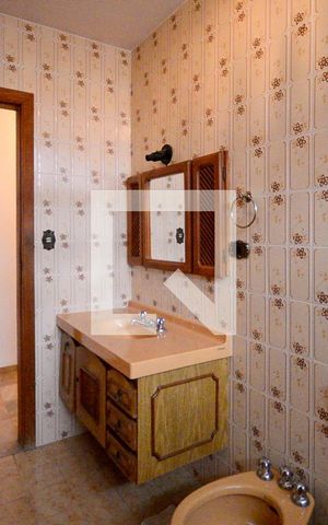 Casa à venda com 450m², 3 quartos e 2 vagas Casa à venda com 450m², 3 quartos e 2 vagasBanheiro da Suite