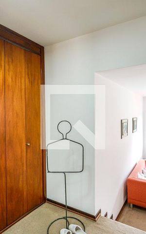 Casa à venda com 350m², 4 quartos e 3 vagas Casa à venda com 350m², 4 quartos e 3 vagasCloset da suíte 01