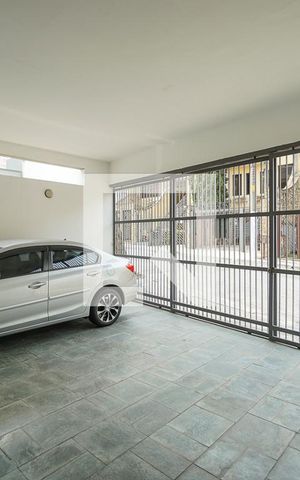 Casa à venda com 350m², 4 quartos e 3 vagas Casa à venda com 350m², 4 quartos e 3 vagasGaragem
