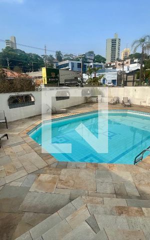 Apartamento à venda com 240m², 4 quartos e 3 vagas Apartamento à venda com 240m², 4 quartos e 3 vagasÁrea comum - Piscina