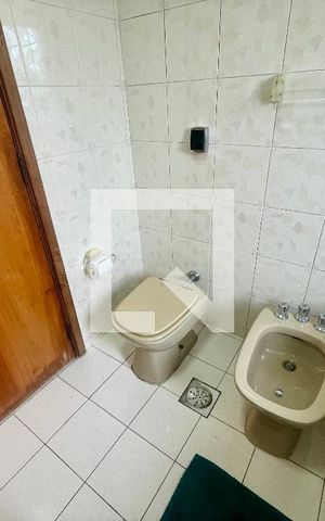 Apartamento à venda com 240m², 4 quartos e 3 vagas Apartamento à venda com 240m², 4 quartos e 3 vagasBanheiro da Suíte Master