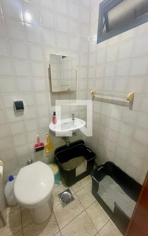 Apartamento à venda com 240m², 4 quartos e 3 vagas Apartamento à venda com 240m², 4 quartos e 3 vagasBanheiro de Serviço