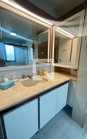 Apartamento à venda com 240m², 4 quartos e 3 vagas Apartamento à venda com 240m², 4 quartos e 3 vagasBanheiro da Suíte 1