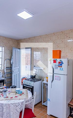 Casa à venda com 182m², 4 quartos e 4 vagas Casa à venda com 182m², 4 quartos e 4 vagasCozinha