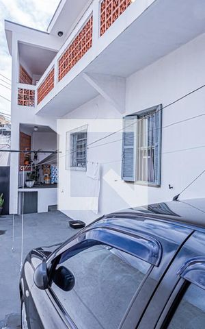 Casa à venda com 182m², 4 quartos e 4 vagas Casa à venda com 182m², 4 quartos e 4 vagasGaragem