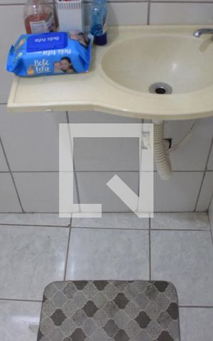 Casa à venda com 243m², 5 quartos e 4 vagasBanheiro 2