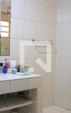 Casa à venda com 243m², 5 quartos e 4 vagasBanheiro da suíte