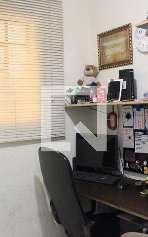 Casa à venda com 243m², 5 quartos e 4 vagasEscritório