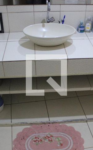 Casa à venda com 243m², 5 quartos e 4 vagasBanheiro da suíte