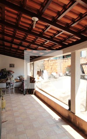 Casa à venda com 60m², 2 quartos e 2 vagasQuintal