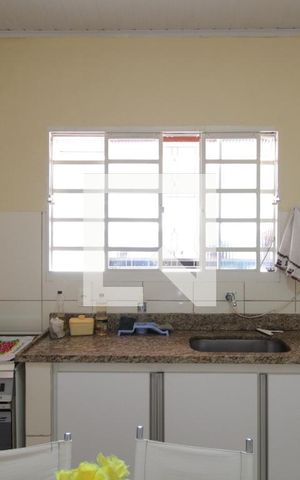 Casa à venda com 60m², 2 quartos e 2 vagasCozinha