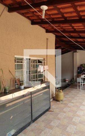 Casa à venda com 60m², 2 quartos e 2 vagasQuintal