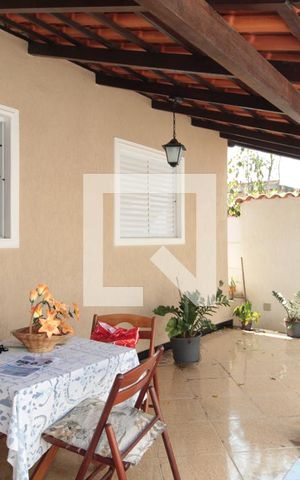Casa à venda com 60m², 2 quartos e 2 vagasVaranda
