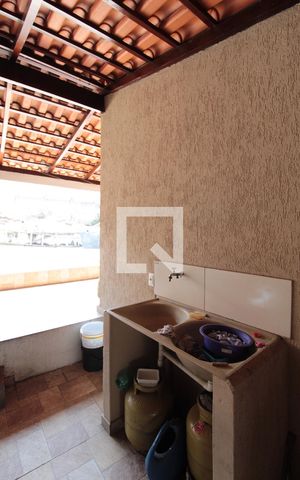 Casa à venda com 60m², 2 quartos e 2 vagasGaragem