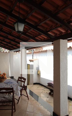 Casa à venda com 60m², 2 quartos e 2 vagasVaranda